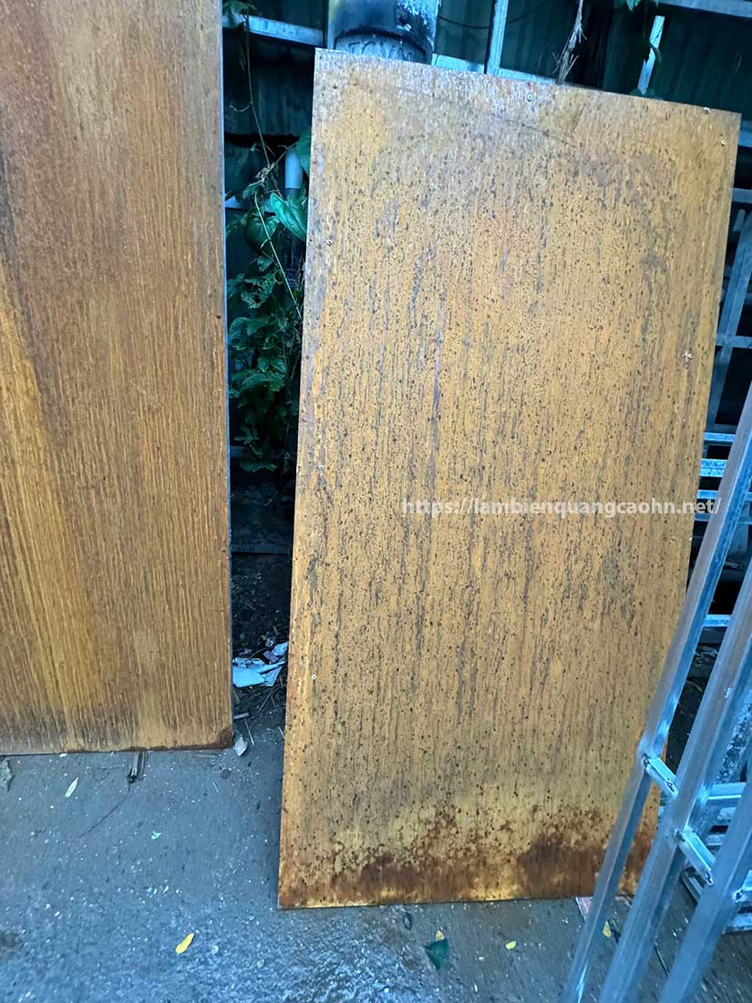 Biển quảng cáo sắt rỉ, biển sắt rỉ, biển sắt gỉ, corten sign