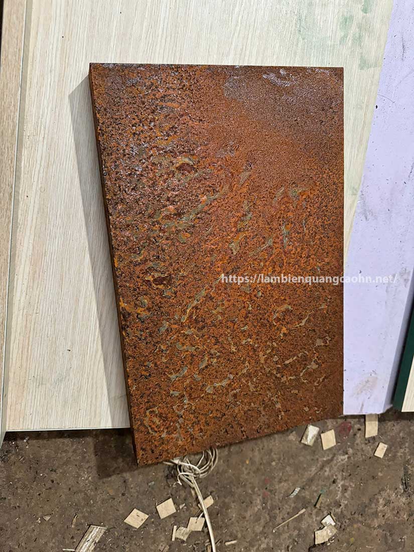 Biển quảng cáo sắt rỉ, biển sắt rỉ, biển sắt gỉ, corten sign