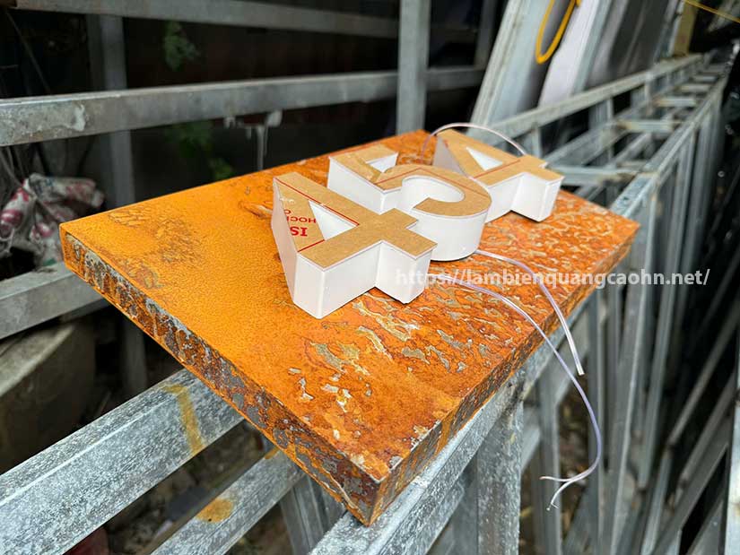 Biển quảng cáo sắt rỉ, biển sắt rỉ, biển sắt gỉ