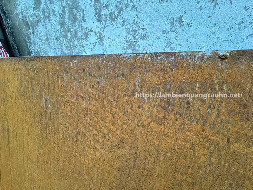 Biển quảng cáo sắt rỉ, biển sắt rỉ, biển sắt gỉ, corten sign