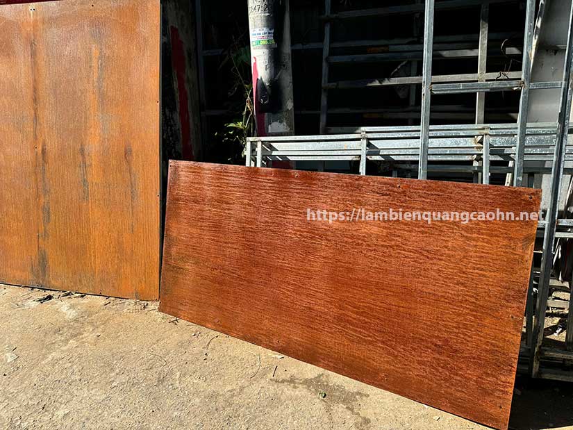 Biển quảng cáo sắt rỉ, biển sắt rỉ, biển sắt gỉ, corten sign