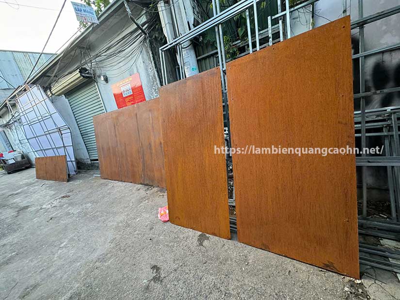 Biển quảng cáo sắt rỉ, biển sắt rỉ, biển sắt gỉ, corten sign