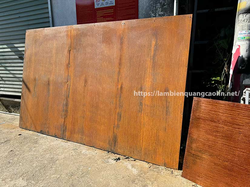 Biển quảng cáo sắt rỉ, biển sắt rỉ, biển sắt gỉ, corten sign