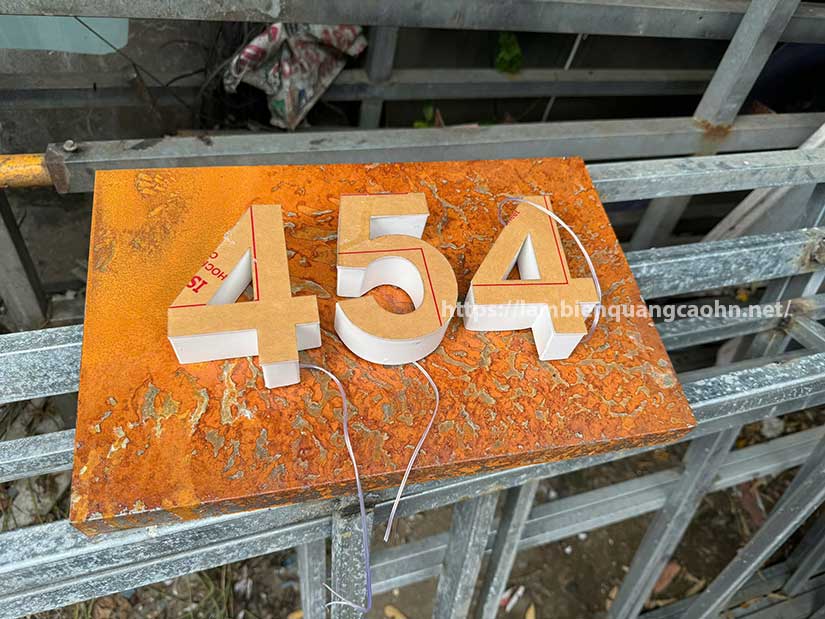 Biển quảng cáo sắt rỉ, biển sắt rỉ, biển sắt gỉ, corten sign