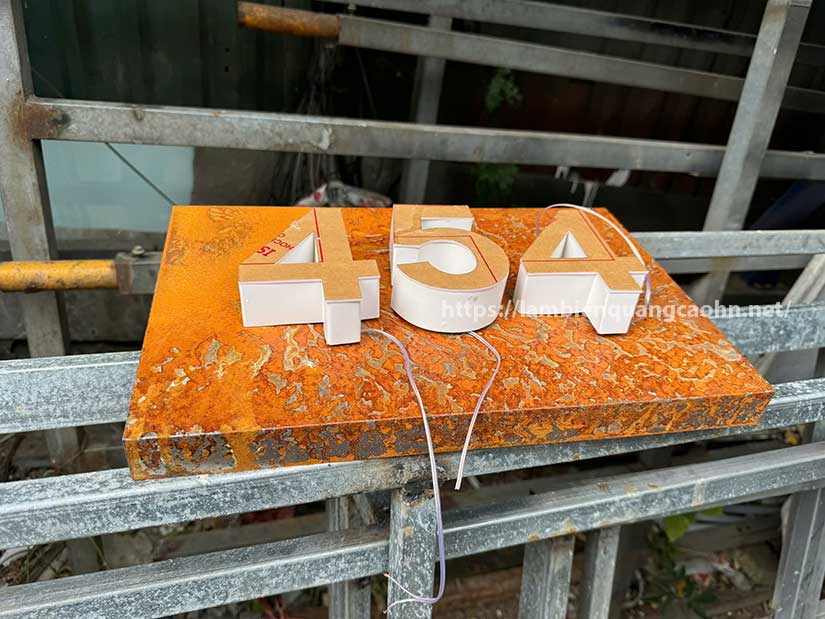 Biển quảng cáo sắt rỉ, biển sắt rỉ, biển sắt gỉ