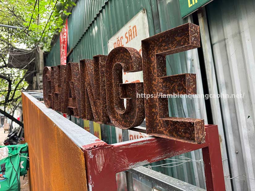 Biển quảng cáo sắt rỉ, biển sắt rỉ, biển sắt gỉ, corten sign