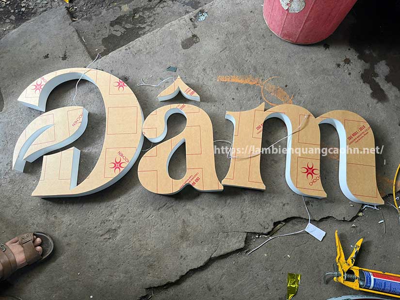 Biển quảng cáo sắt rỉ, biển sắt rỉ, biển sắt gỉ, corten sign