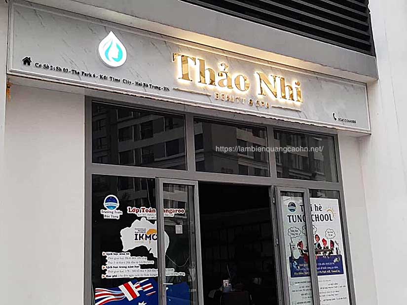 biển quảng cáo màu trắng