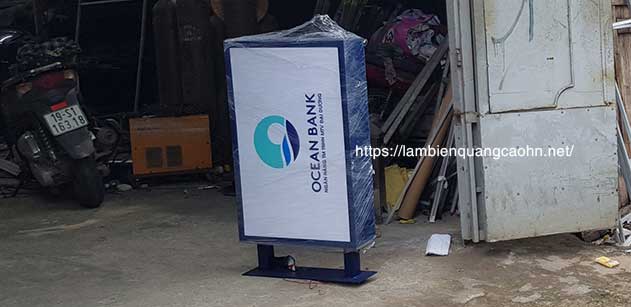 biển vẫy mica hai mặt vuông