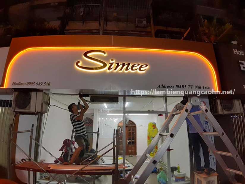 Biển chữ nổi mica LED; Biển cửa hàng thời trang