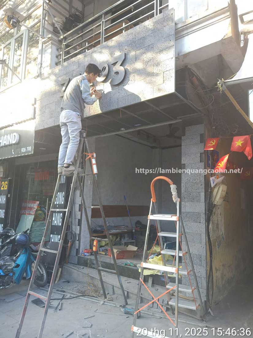 biển quảng cáo ốp gạch