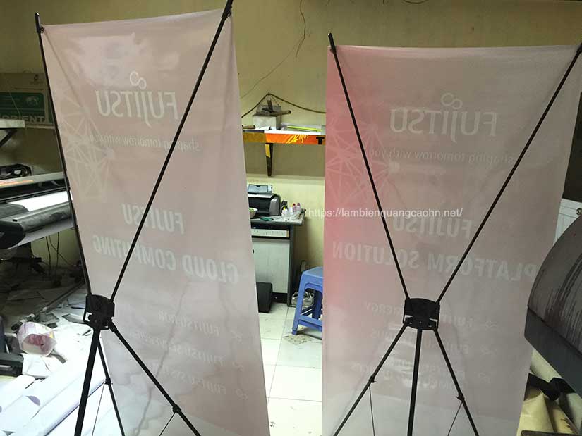 chân standee chữ X, giá chữ X, giá cuốn nhôm, standee hình người, standee die cut