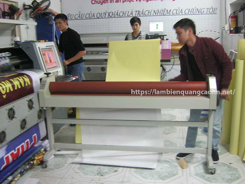 chân standee cuốn