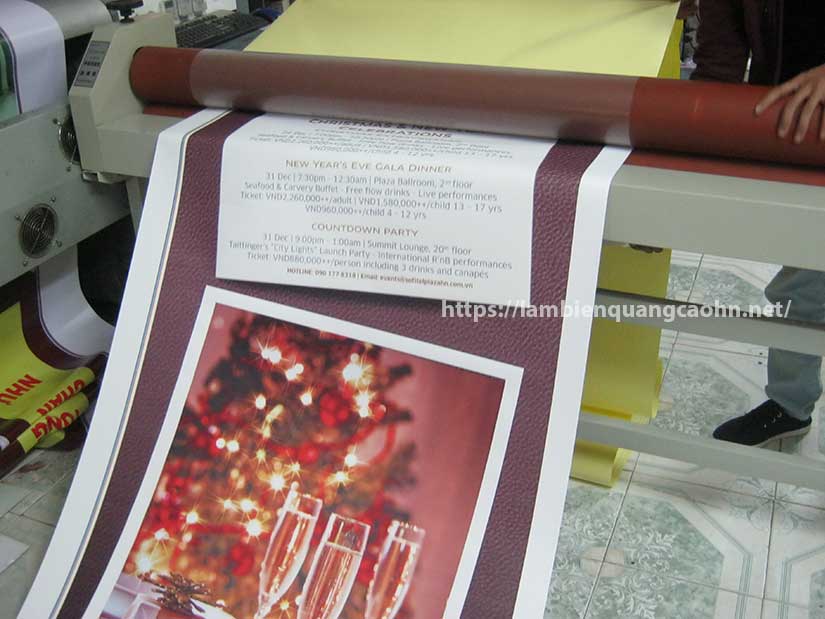 chân standee cuốn