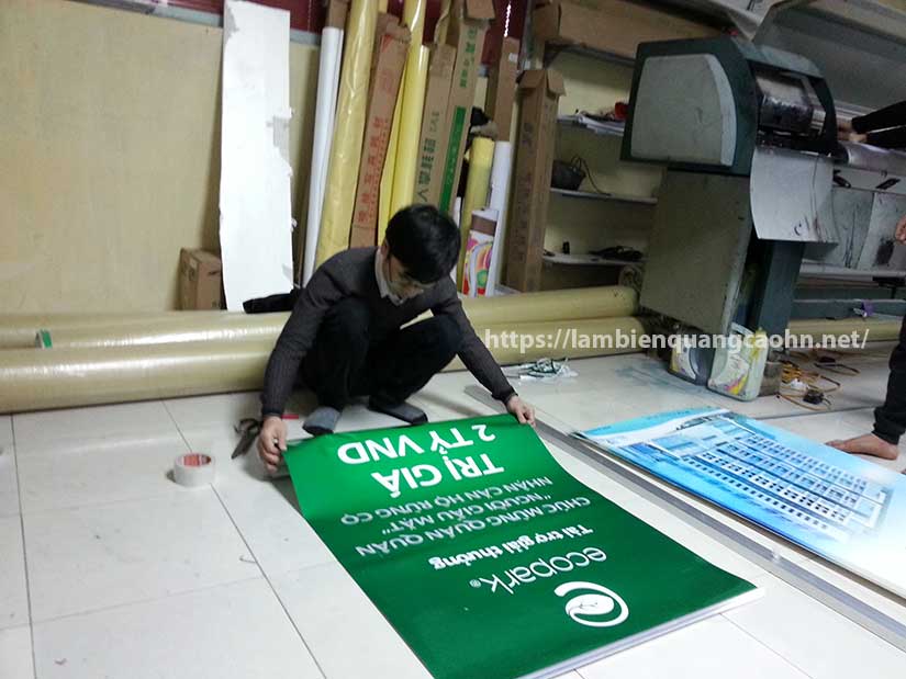 chân standee cuốn