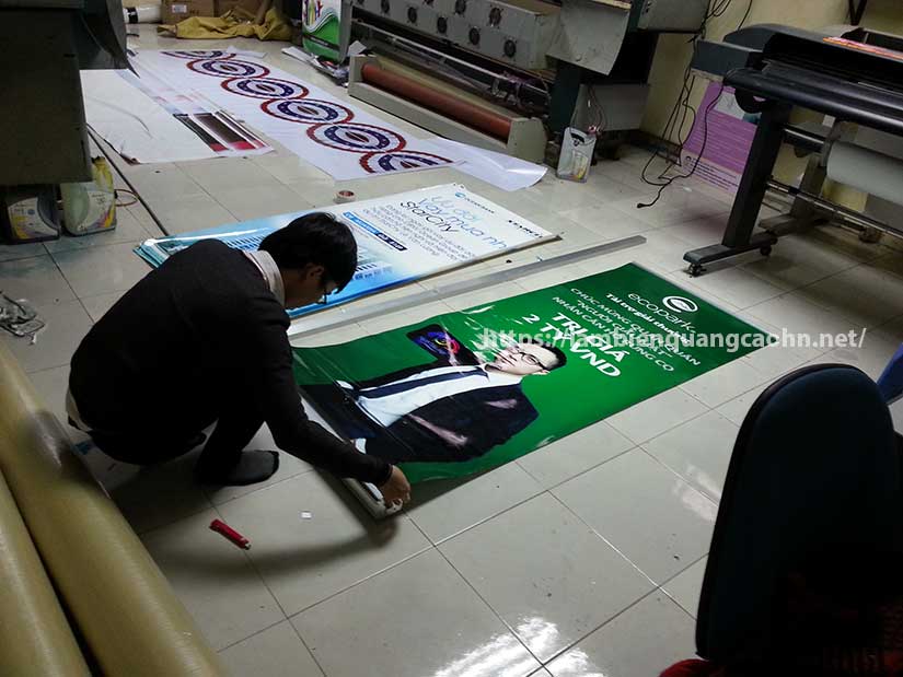 chân standee cuốn