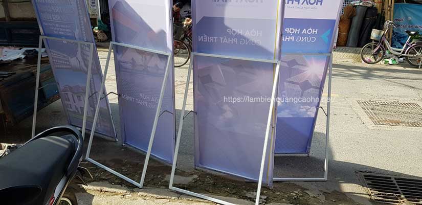 chân standee sắt