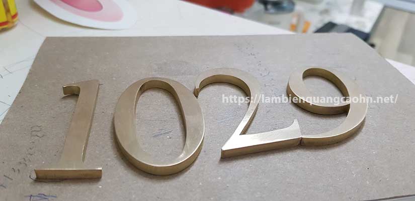 Biển số phòng khách sạn