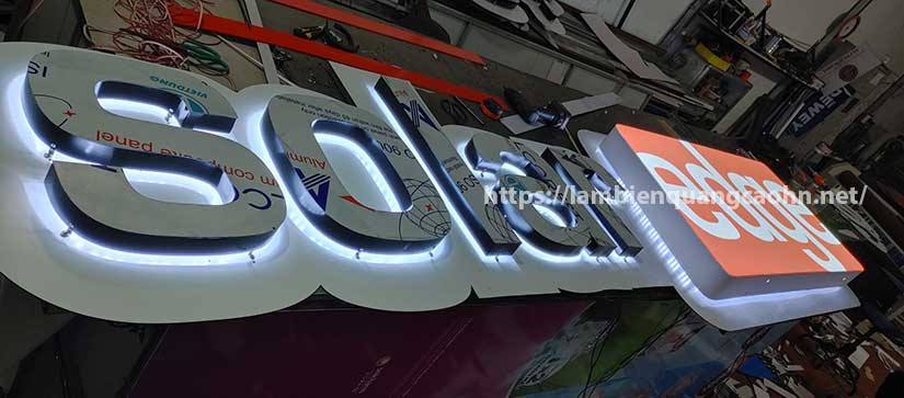 chữ mica sáng chân