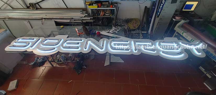 chữ mica sáng chân