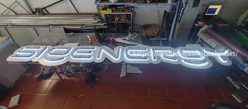 chữ mica sáng chân