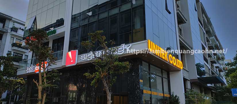 chữ mica sáng chân