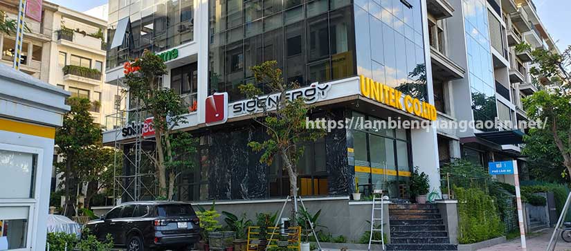 chữ mica sáng chân