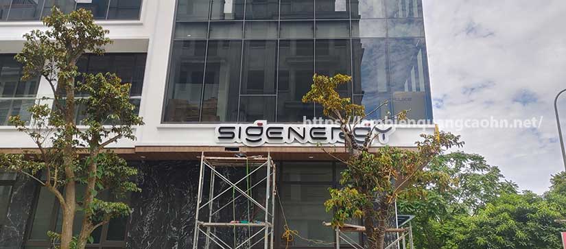 chữ mica sáng chân