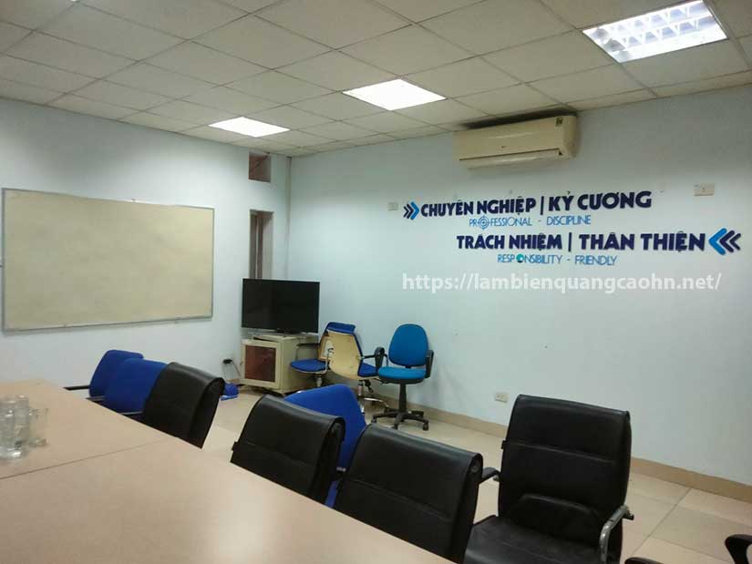 chữ nổi mica dán tường công ty