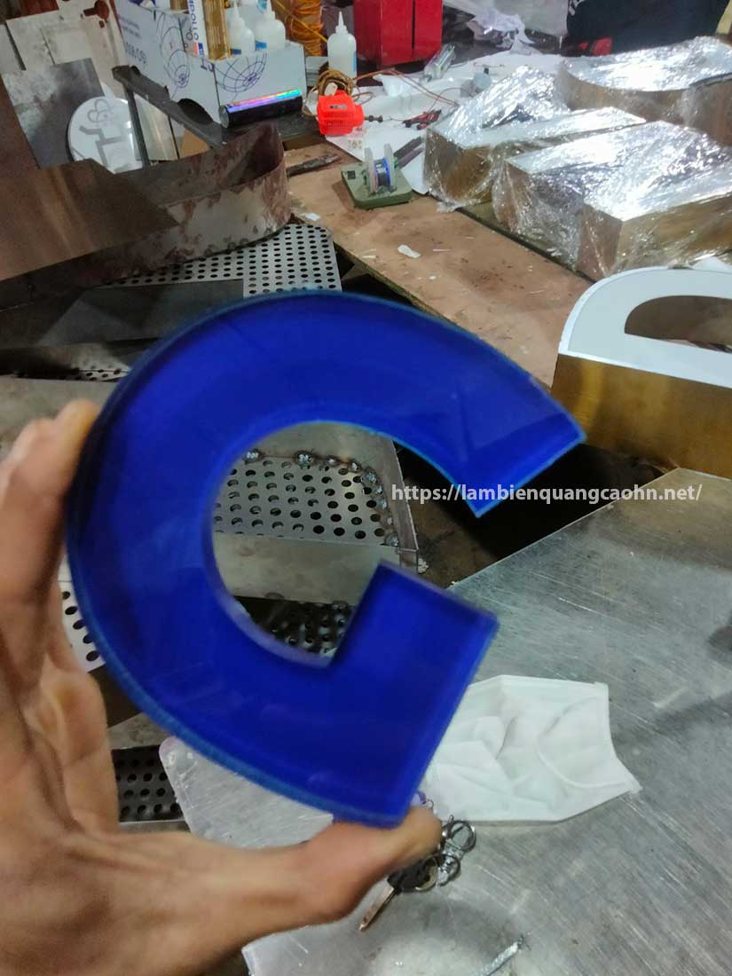 chữ nổi mica dán tường công ty