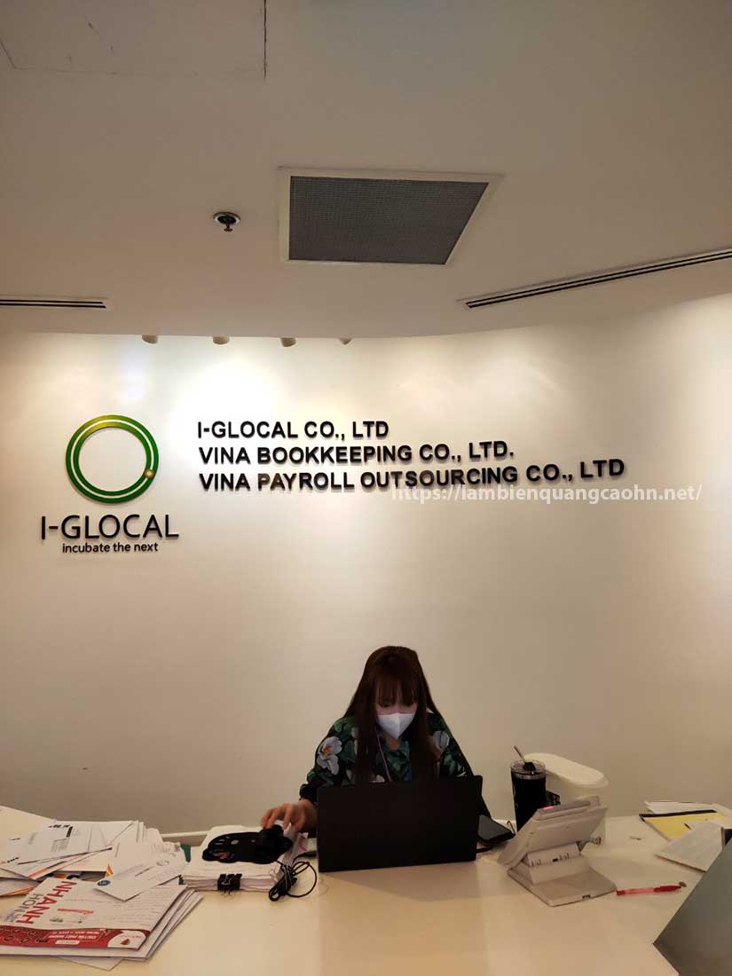 khẩu hiệu chữ nổi mica dán tường công ty