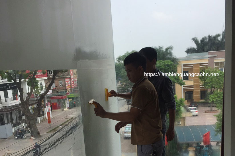 dán cửa kính, decal dán kính