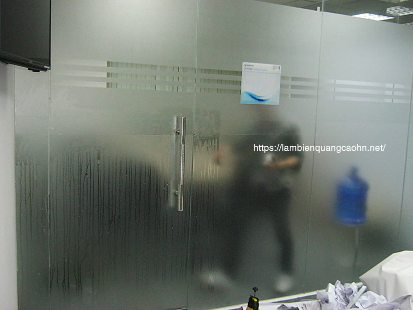 Dán kính mờ văn phòng, Giấy dán kính mờ, dán kính mờ, decal mờ dán kính, decal mờ.