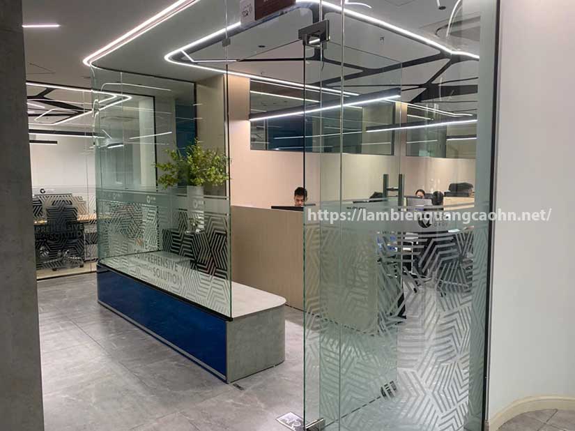 dán decal mờ hoa văn