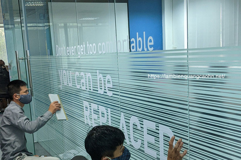 decal dán kính, đề can dán kính, dán decal, decal mờ, dán cửa kính, dán decal kính văn phòng