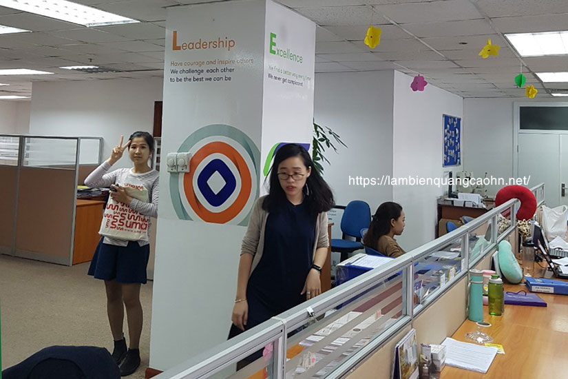 decal dán tường, dán decal lên tường, in decal để dán lên tường