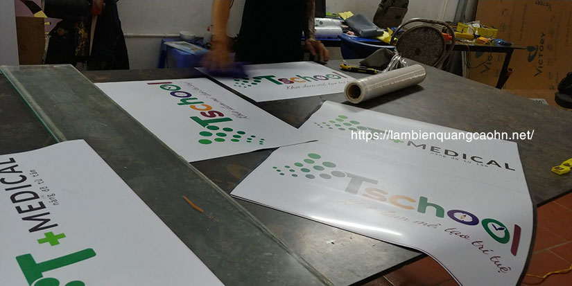 decal nam châm dẻo, decal nam châm, tem từ, logo từ tính, logo trường học, nam châm dẻo