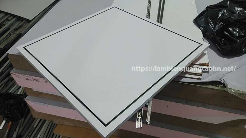 hộp mica đế gỗ