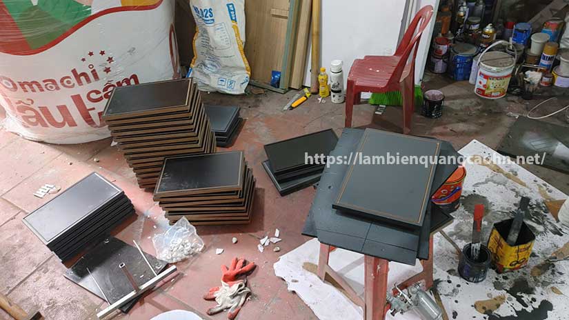 hộp mica đế gỗ