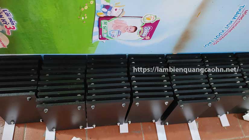 hộp mica đế gỗ