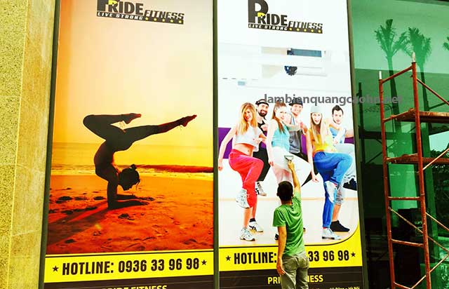 in và dán decal lên kính, dán decal quảng cáo lên kính, dán đề can kính