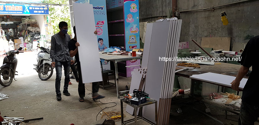 kệ gỗ trưng bày, kệ trưng bày, kệ gỗ trưng bày sản phẩm, kệ quảng cáo