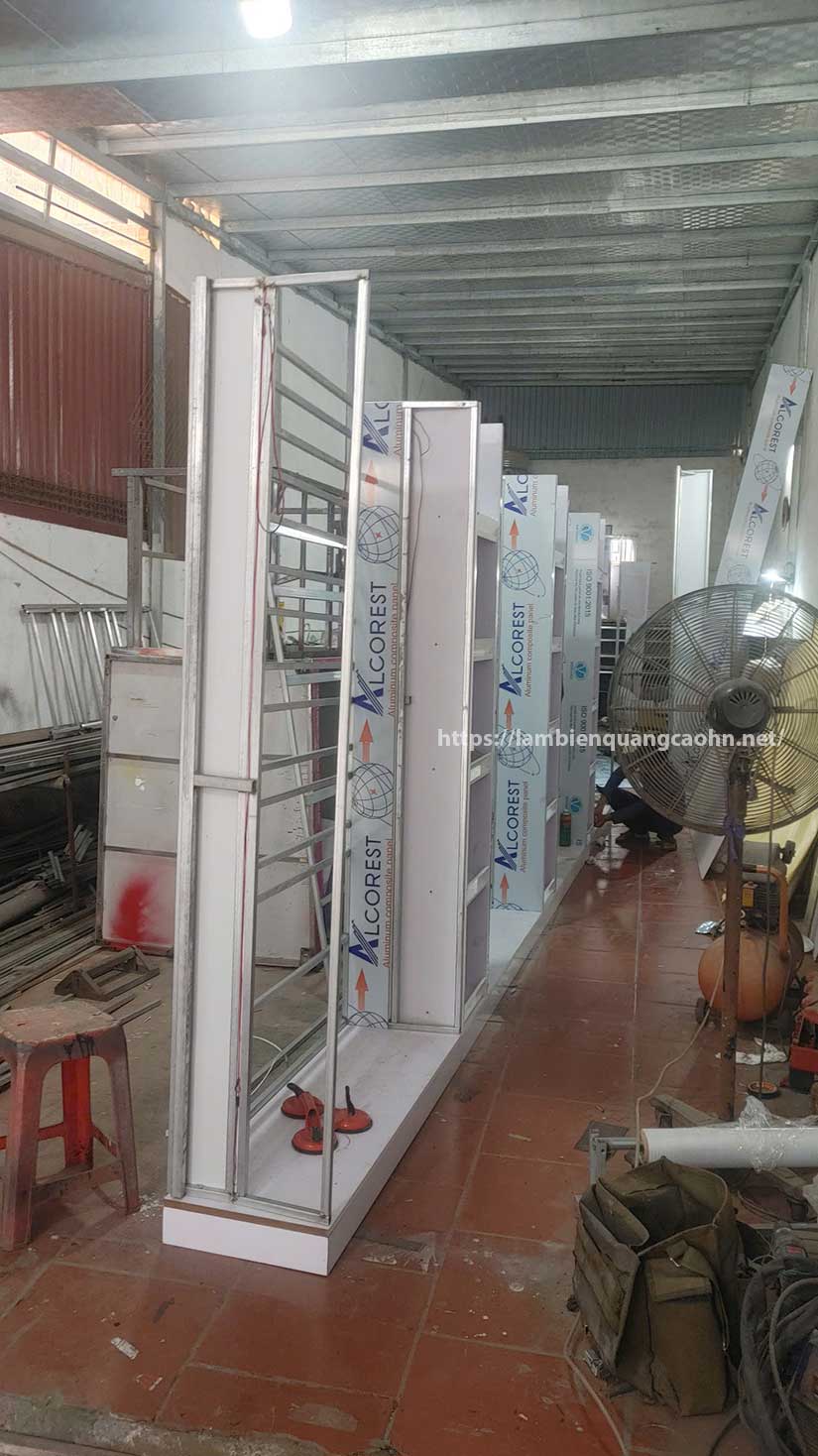 kệ trưng bày sản phẩm
