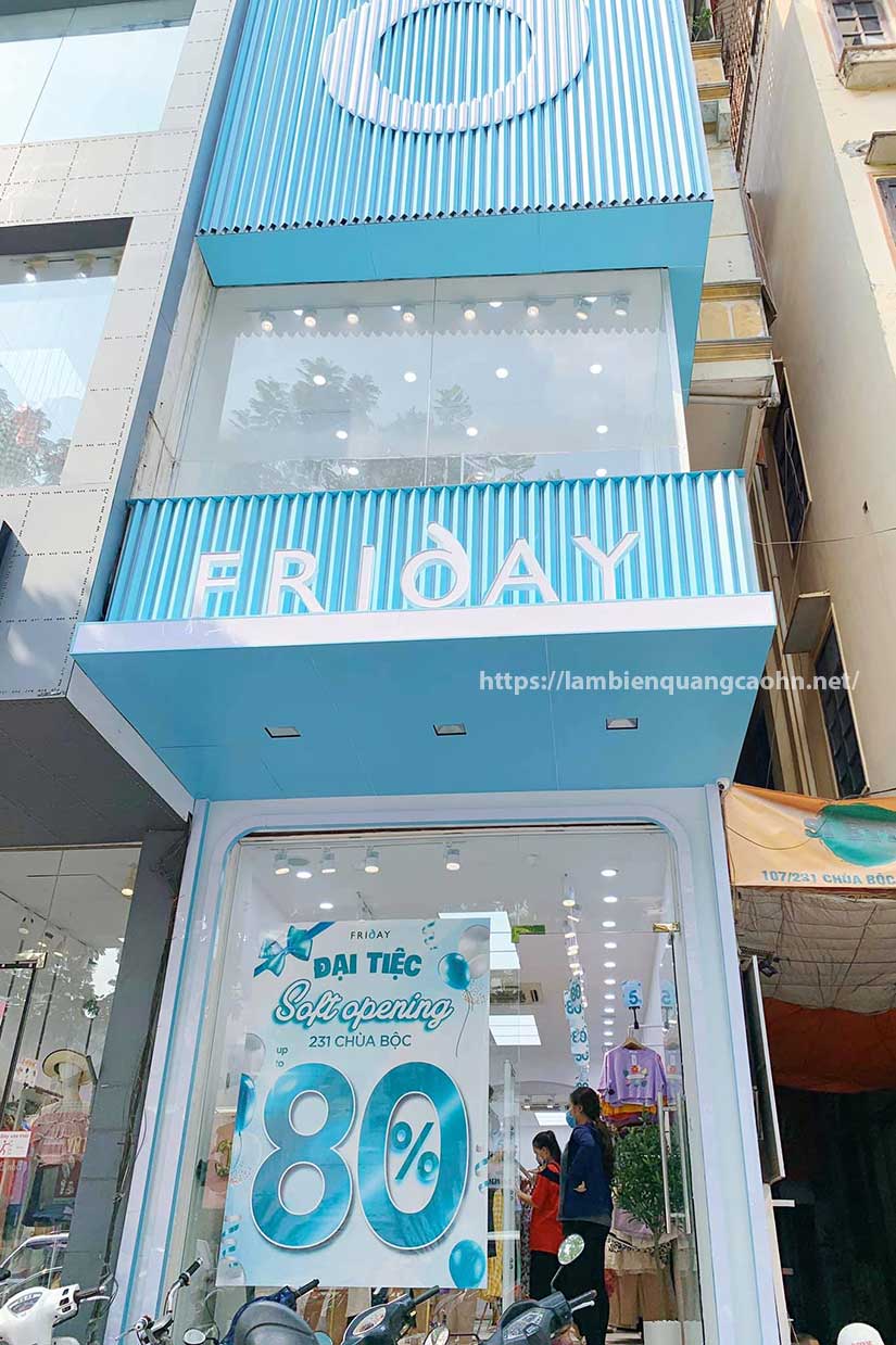 làm biển cửa hàng thời trang