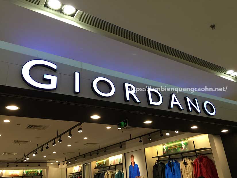 làm biển cửa hàng thời trang