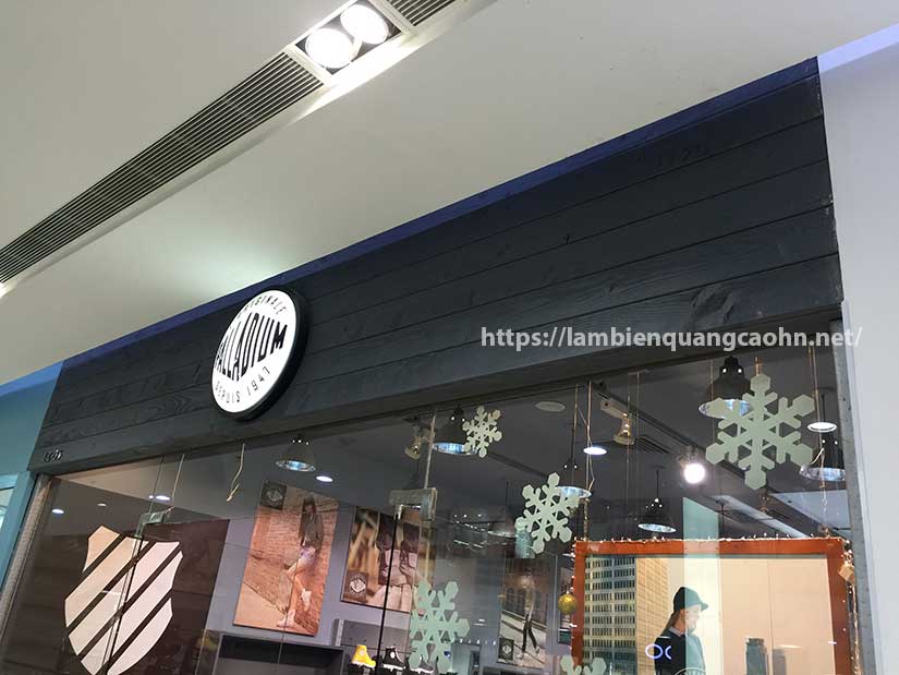 làm biển cửa hàng thời trang