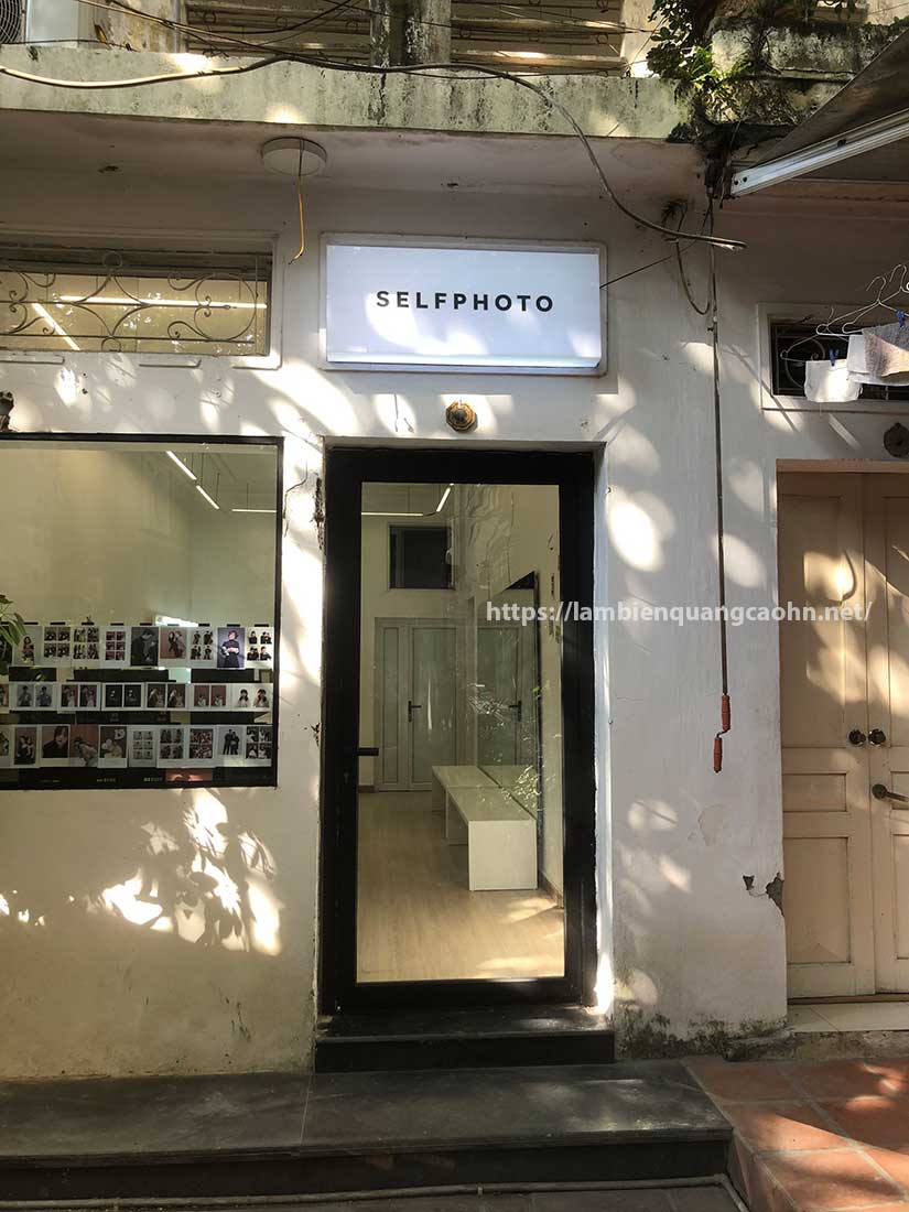 làm biển cửa hàng thời trang