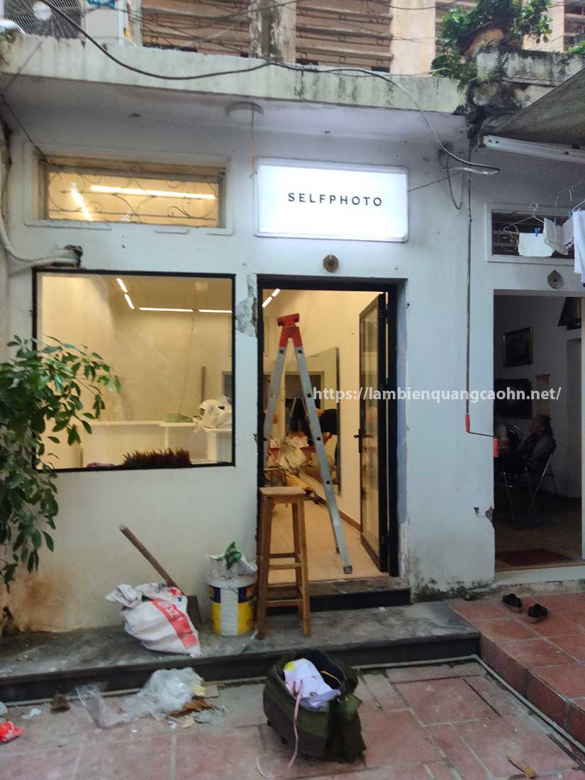 làm biển cửa hàng thời trang