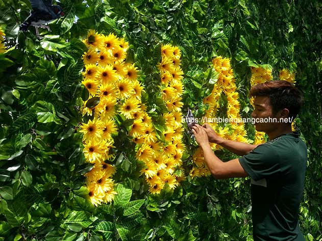 làm biển quảng cáo bằng cỏ nhân tạo