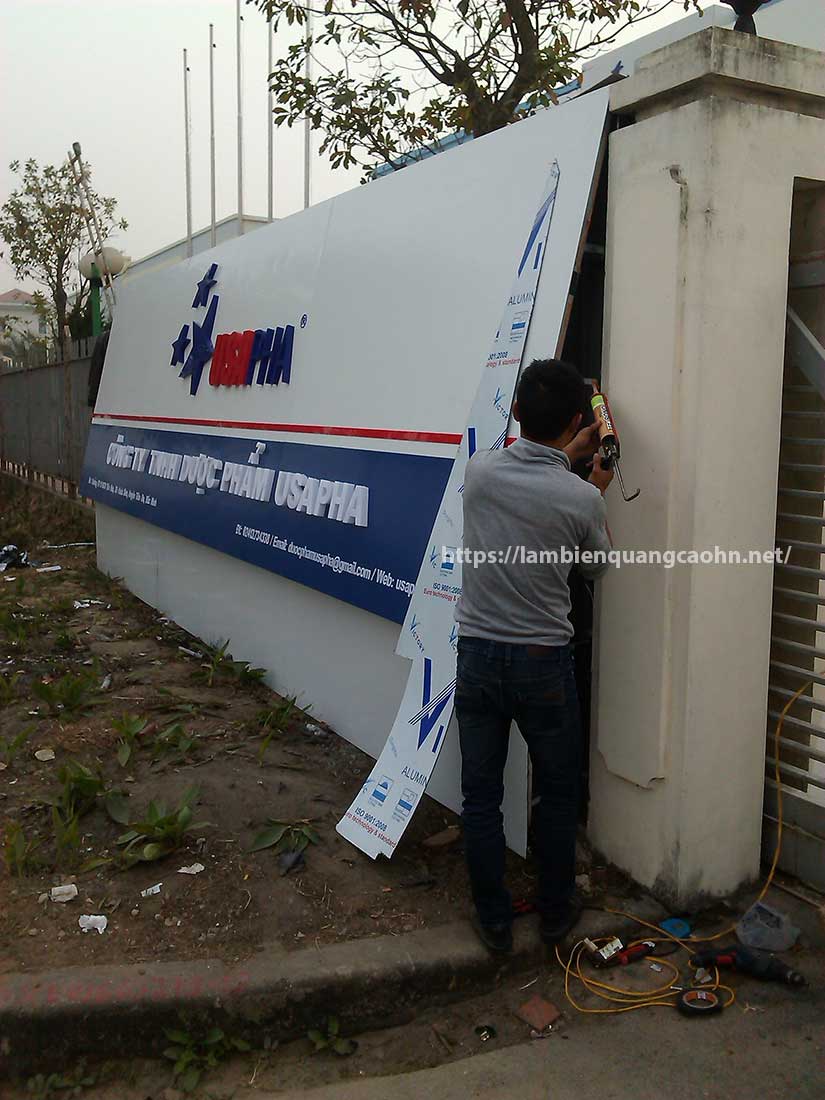 làm biển tên công ty